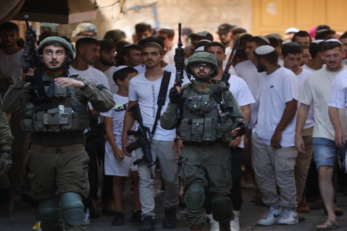 AA 20240914 35642904 35642887 JEWISH SETTLERS UNDER THE PROTECTION OF ISRAELI FORCES RAID HEBRON 1.j