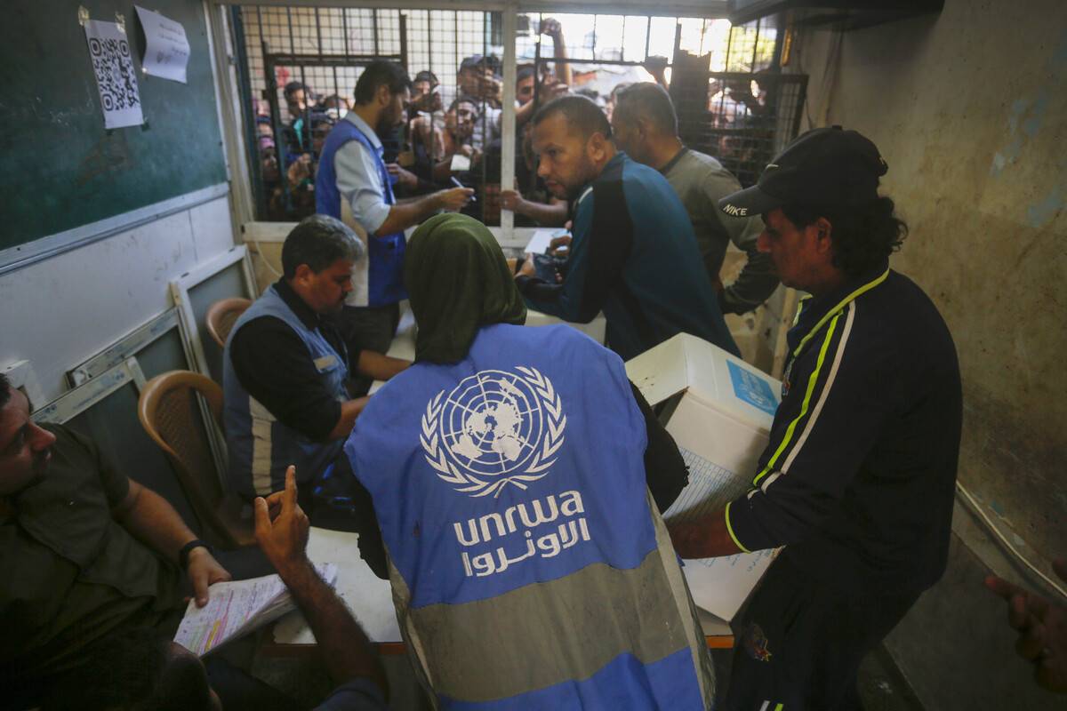 AA 20241107 36131566 36131545 UNRWA DISTRIBUTES AID PARCELS TO PALESTINIANS IN GAZA AMID FOOD CRISIS