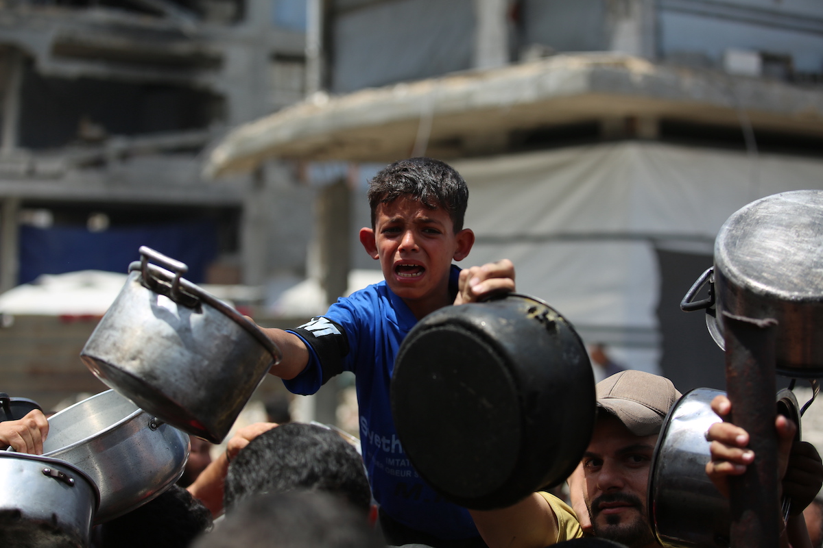 AA 20250503 37833139 37833120 HOT MEALS DISTRIBUTED TO PALESTINIANS AS ISRAELI ATTACKS AND AID BLOCK