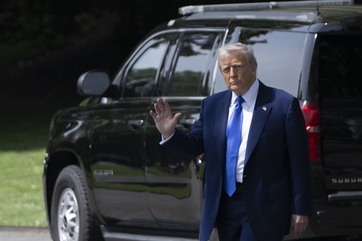 AA 20250512 37928576 37928560 US PRESIDENT DONALD TRUMP DEPARTS FROM THE WHITE HOUSE FOR THE MIDDLE