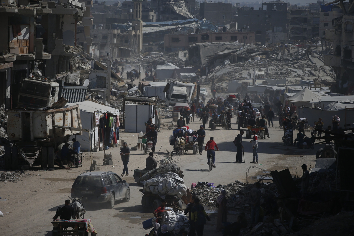 AA 20250516 37972309 37972293 PALESTINIANS START FLEEING TO SAFE AREAS AFTER ISRAELI ATTACKS