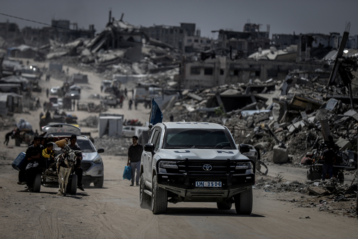AA 20250516 37973482 37973467 PALESTINIANS START FLEEING TO SAFER AREAS AFTER ISRAELI ATTACKS