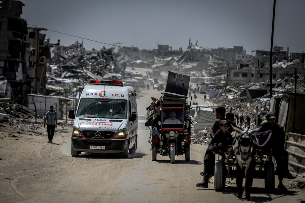 AA 20250516 37973482 37973480 PALESTINIANS START FLEEING TO SAFER AREAS AFTER ISRAELI ATTACKS