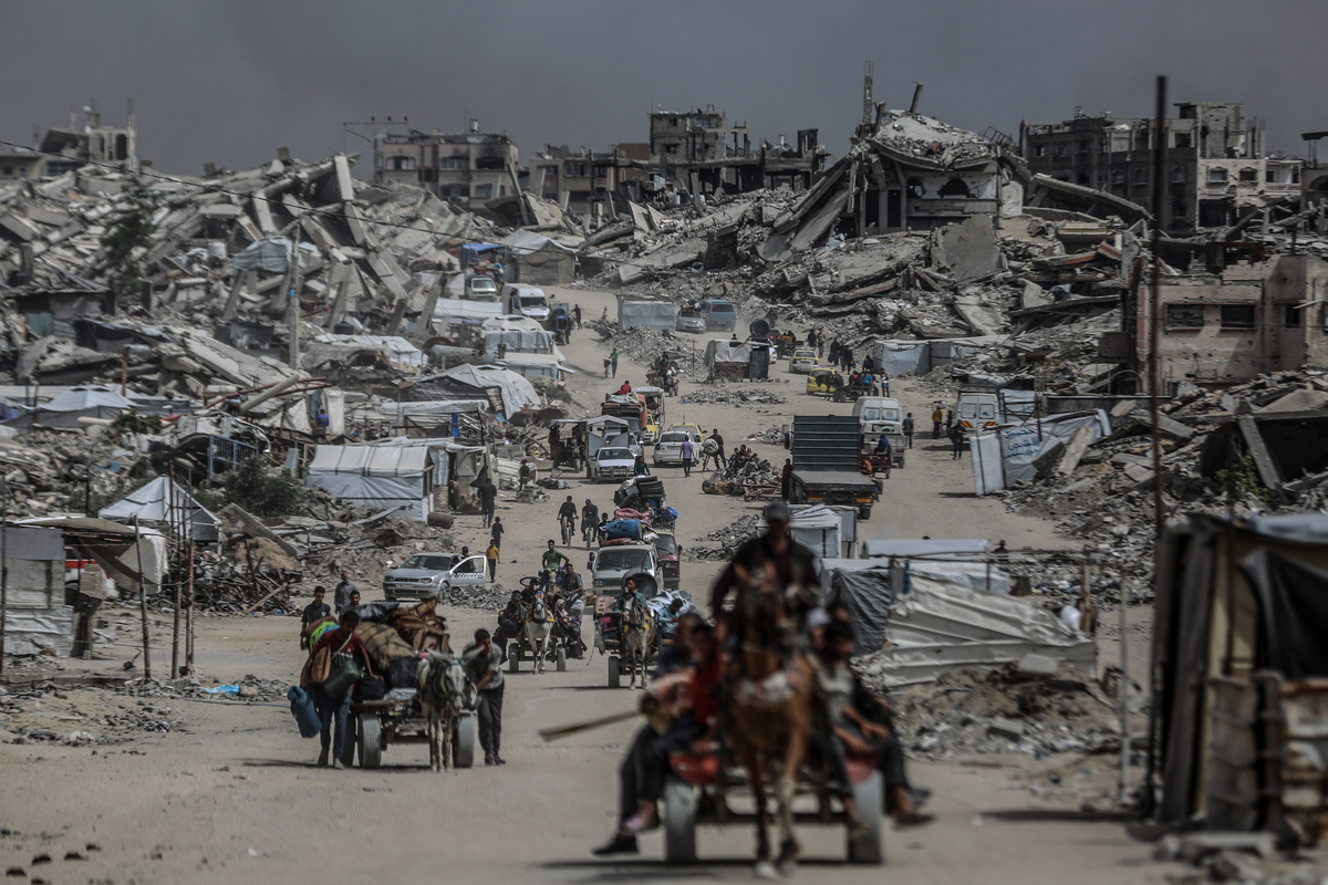 AA 20250517 37989862 37989845 PALESTINIANS CONTINUE TO FLEE TO SAFE AREAS AFTER ISRAELI ATTACKS 1 1
