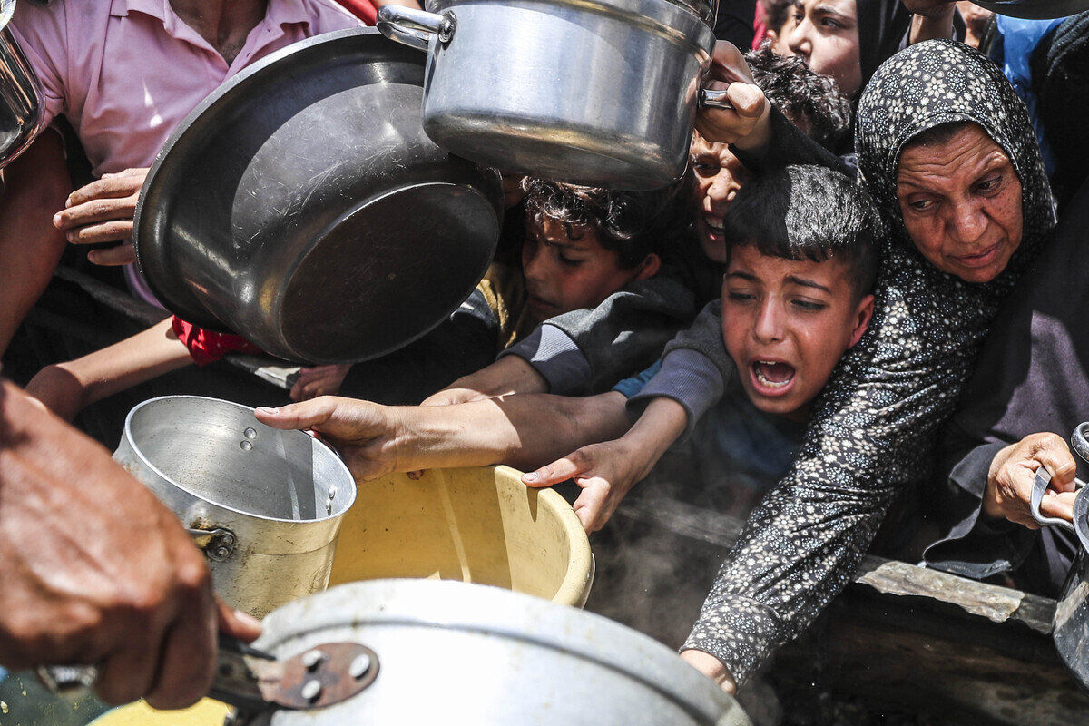 AA 20250526 38084000 38083987 FOOD DISTRIBUTED TO PALESTINIANS IN GAZA UNDER ISRAELI ATTACKS 1 1