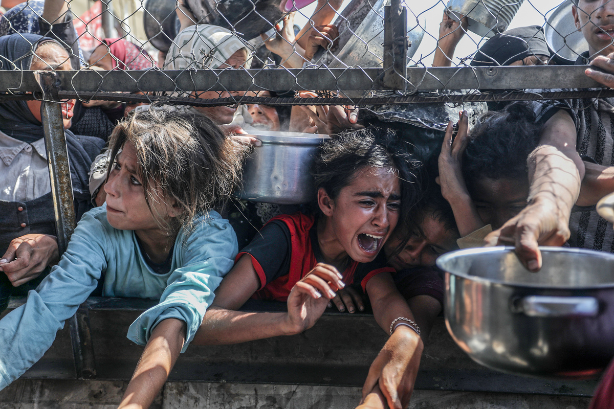 AA 20250530 38131021 38131009 FOOD DISTRIBUTED TO PALESTINIANS IN GAZA UNDER ISRAELI ATTACKS 1