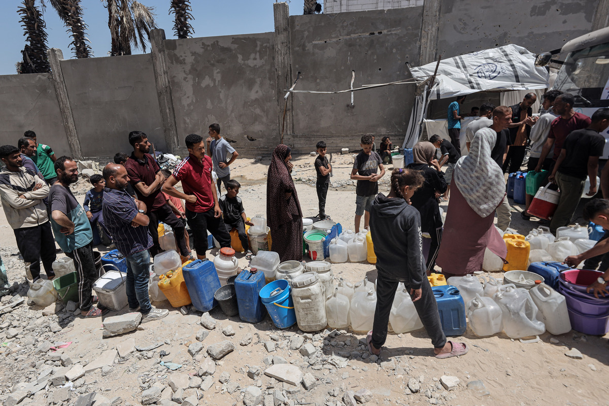 AA 20250531 38145226 38145214 WATER DISTRIBUTED TO PALESTINIANS IN GAZA AMID SEVERE SHORTAGE 1